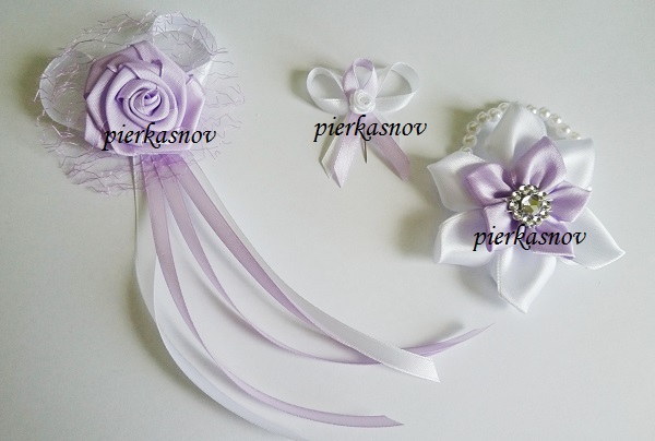 biela svetlo fialová, svadobné pierka, ruža, náramky pre družičky