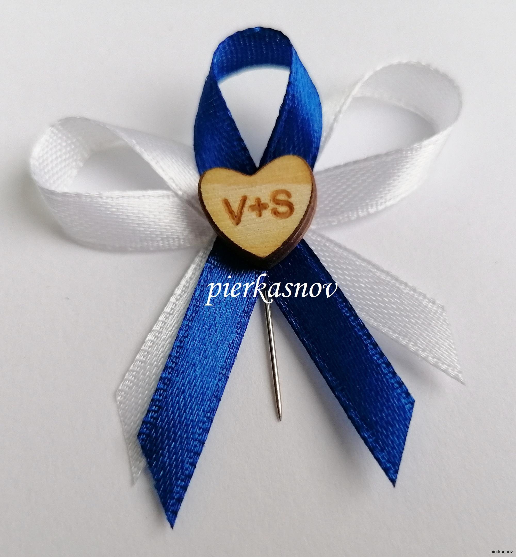 svadobné pierko - bielo modré s dreveným srdiečkom - s iniciálmi - VZOR 1