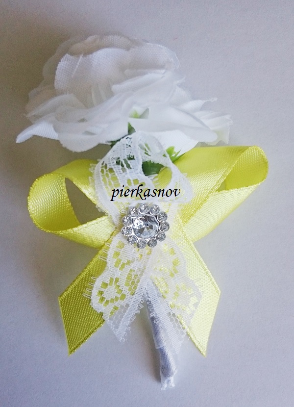 Svadobné pierko ruža bielo - žlté s čipkou a so štrasom