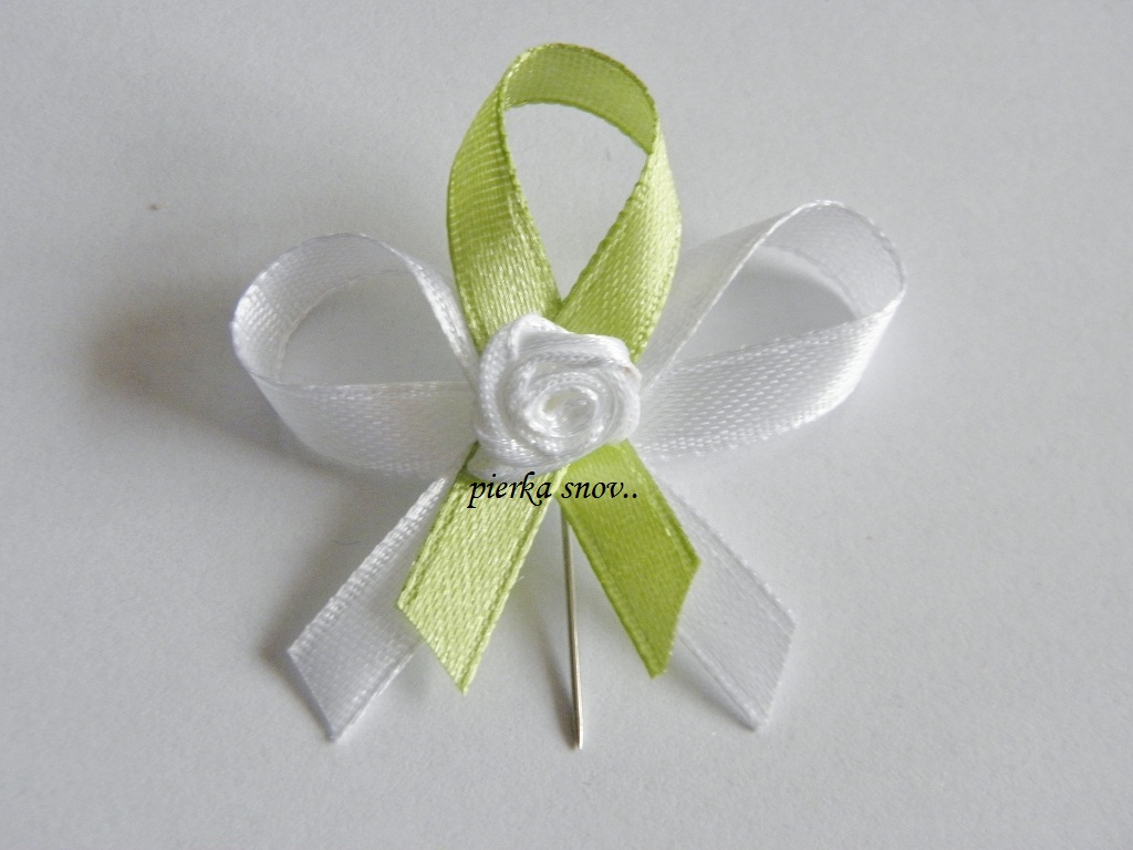 svadobné pierko zelené s bielou ružičkou VZOR 1