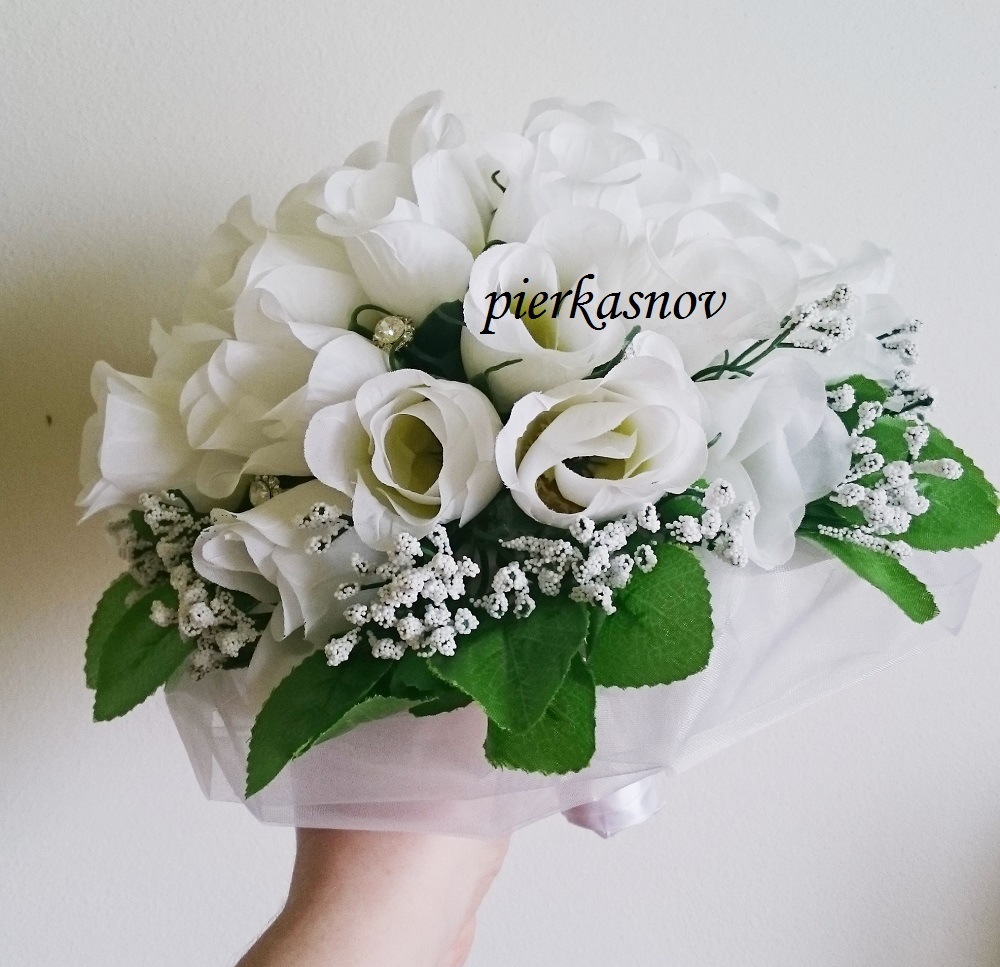 svadobná kytica biele ruže so štrasom