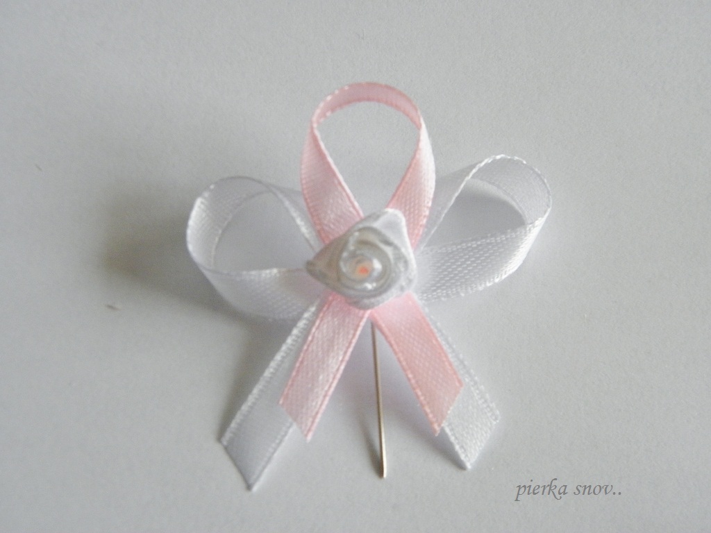 svadobné pierko svetlo ružové s bielou ružičkou VZOR 1