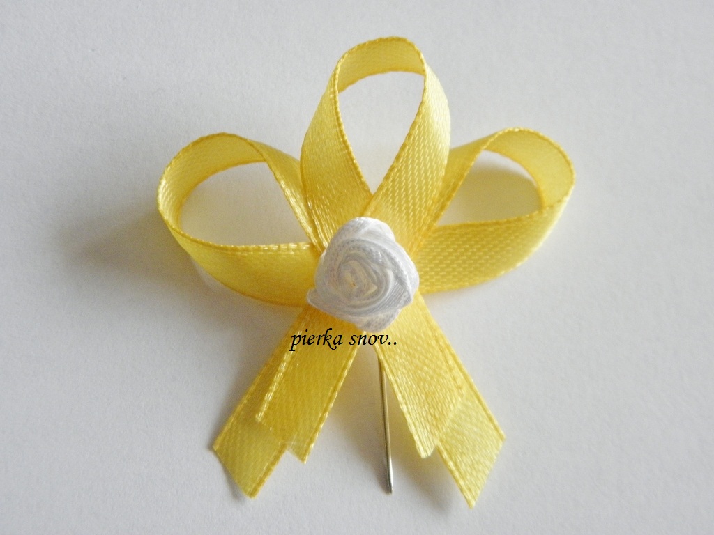 svadobné pierko žlté s bielou ružičkou VZOR 3