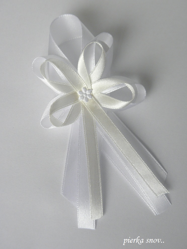 Svadobné pieko veľké  - bielo - krémové s bielym kvietkom