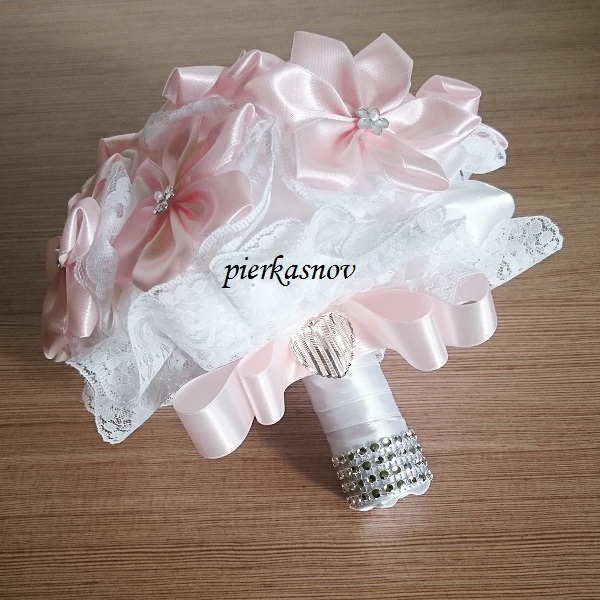 svadobná látková kytica bielo - ružová