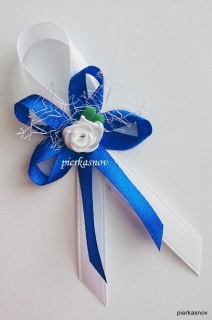 Svadobné pieko stredné - bielo - modré s bielou ružičkou