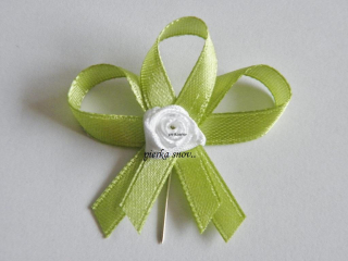 svadobné pierko zelené s bielou ružičkou VZOR 3
