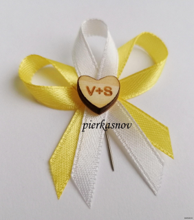 svadobné pierko žlto biele s dreveným srdiečkom - s iniciálmi - VZOR 2