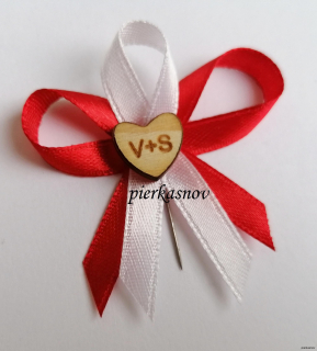 svadobné pierko červeno biele s dreveným srdiečkom - s iniciálmi - VZOR 2