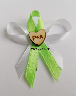 svadobné pierko - bielo zelené s dreveným srdiečkom - s iniciálmi - VZOR 1
