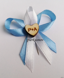 svadobné pierko modro biele s dreveným srdiečkom - s iniciálmi - VZOR 2