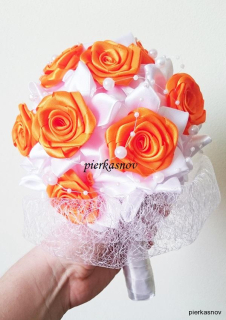 Kytica bielo - oranžová s ružičkami