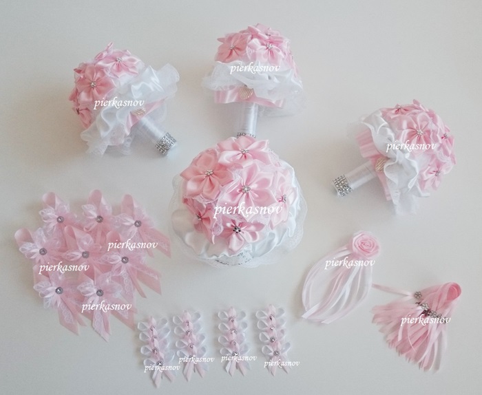bielo ružové kytice pre družičky / nevesty, svadobné pierka + stužky na fľaše
