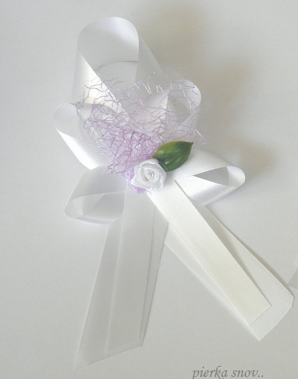 Svadobné pieko veľké  - bielo - fialové s bielou ružičkou
