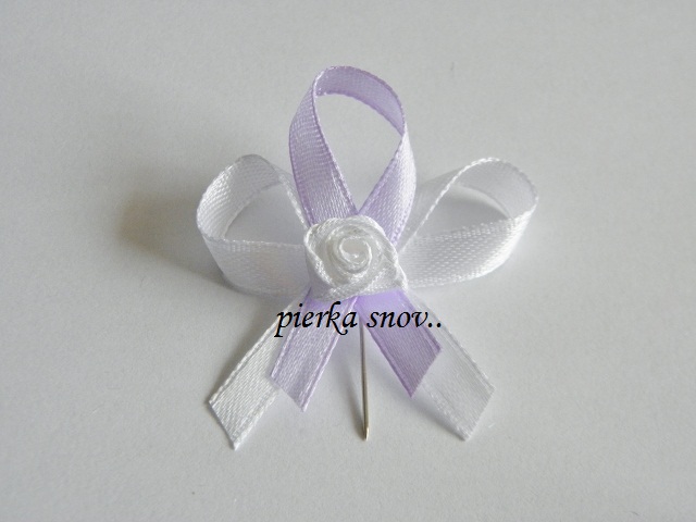 svadobné pierko svetlo fialové s bielou ružičkou VZOR 1