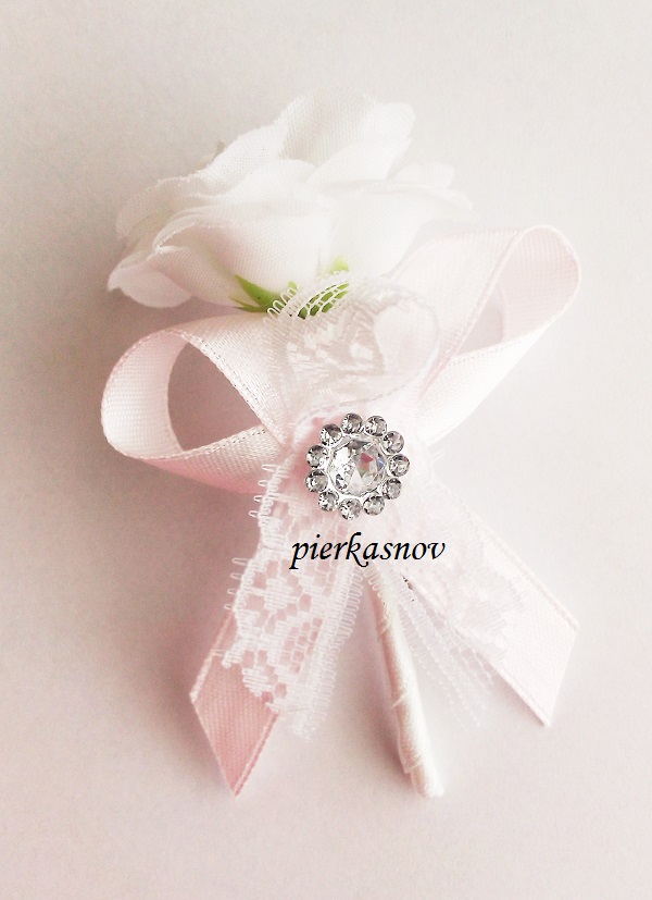 Svadobné pierko ruža bielo - ružové s čipkou a so štrasom
