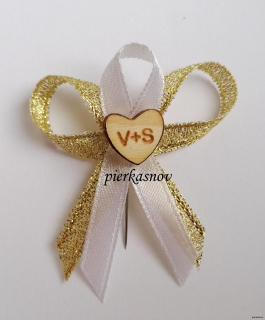 svadobné pierko zlato biele s dreveným srdiečkom - s iniciálmi - VZOR 2