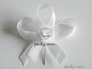 svadobné pierko biele s bielou ružičkou