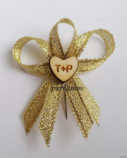 svadobné pierko zlatés dreveným srdiečkom - s iniciálmi - VZOR 3